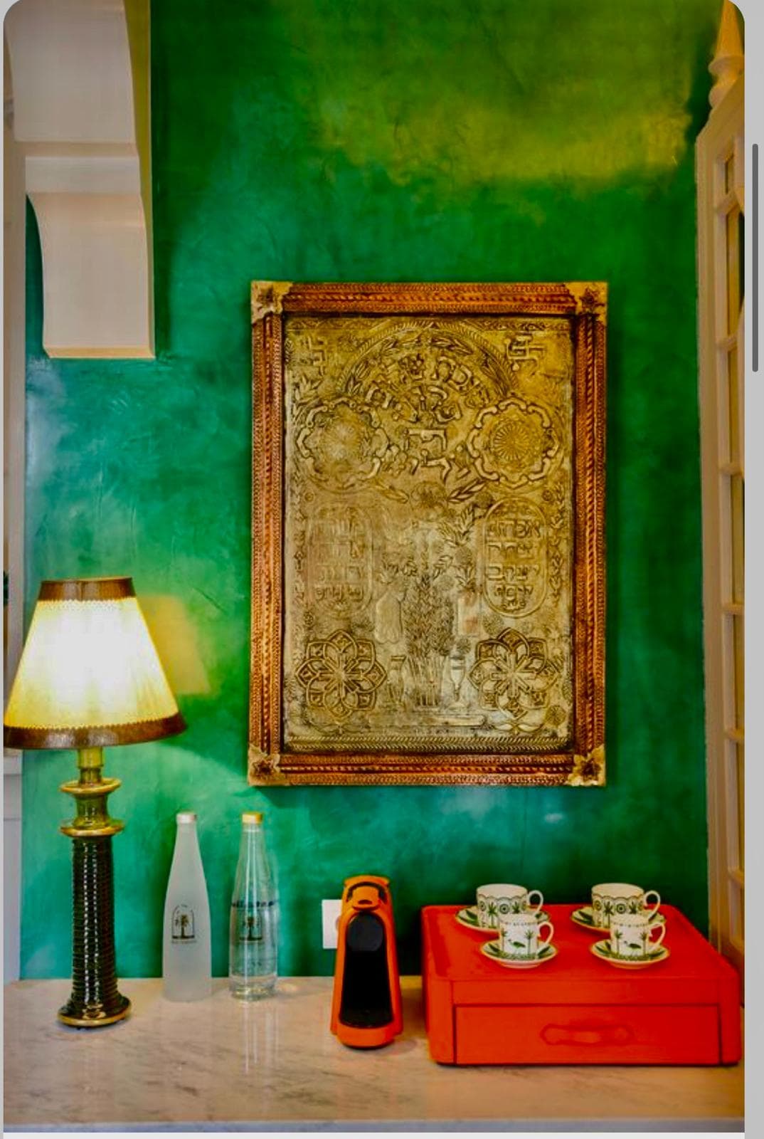 Brass artwork on emerald tadelakt wall